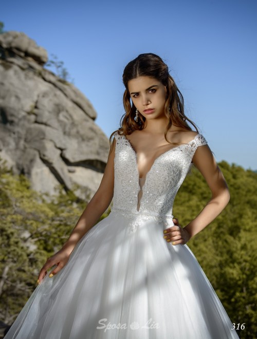 https://www.sposa-lia.com/images/stories/virtuemart/product/316      (2).jpg